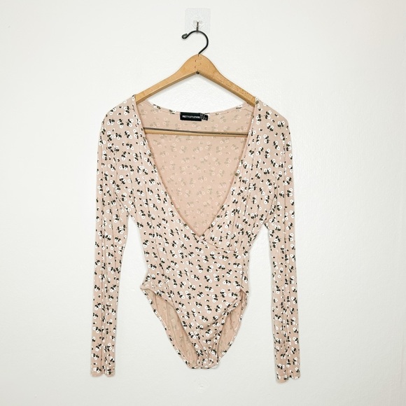 PrettyLittleThing Floral Print Long Sleeve Deep V‎ Neck Crossover Bodysuit 6 - Picture 2 of 8